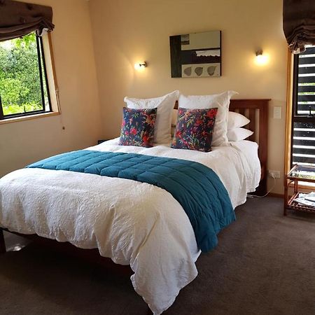 Alpine Rock B&B Te Anau Exteriör bild