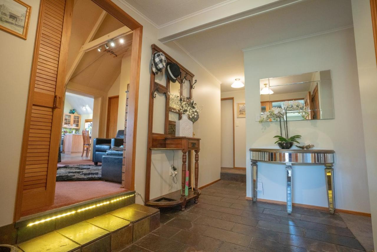 Alpine Rock B&B Te Anau Exteriör bild