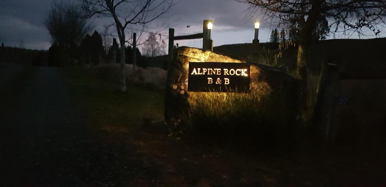 Alpine Rock B&B Te Anau Exteriör bild