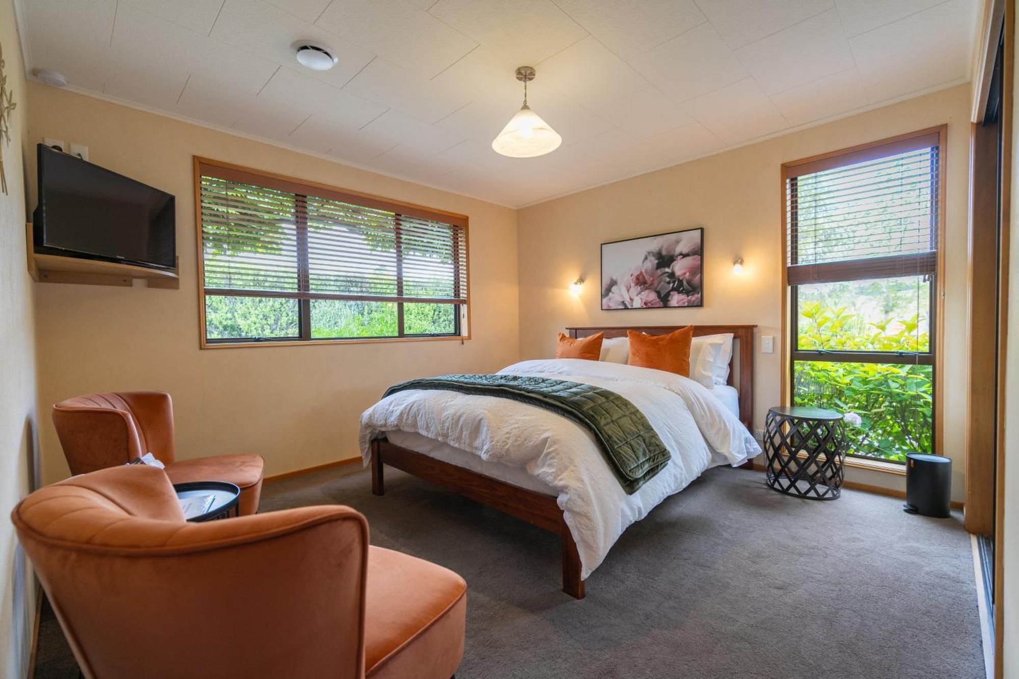 Alpine Rock B&B Te Anau Exteriör bild