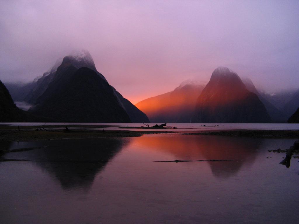 Alpine Rock B&B Te Anau Exteriör bild